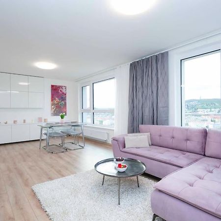 Danubius One - Spacious Apartment W Free Parking براتسيلافا المظهر الخارجي الصورة