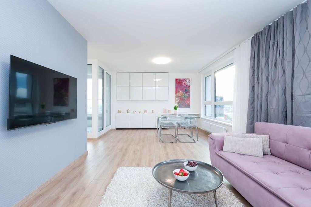 Danubius One - Spacious Apartment W Free Parking براتسيلافا المظهر الخارجي الصورة